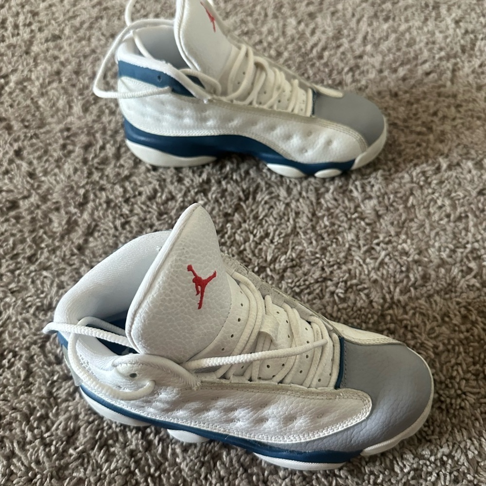 Used Jordan Kids Sneakers - White and Gray - Picture 2 of 5
